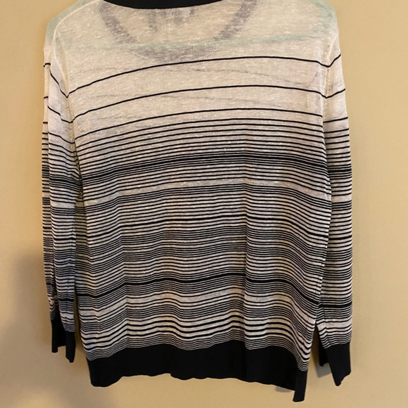 NWOT Theory lightweight long sleeve sweater - Picture 2 of 3